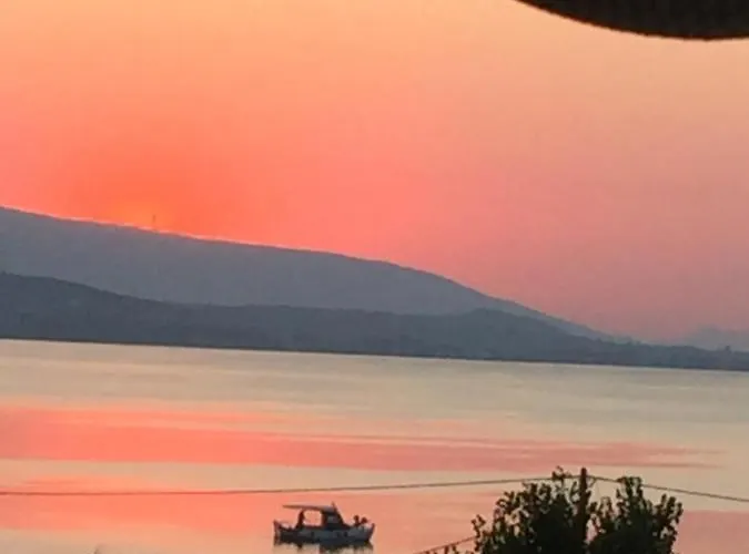 Chaliotis Aparthotel